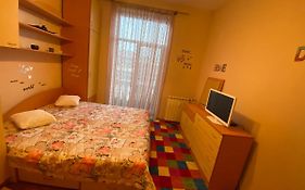 Fantastic 2 Bedroom Apartment - Top Center